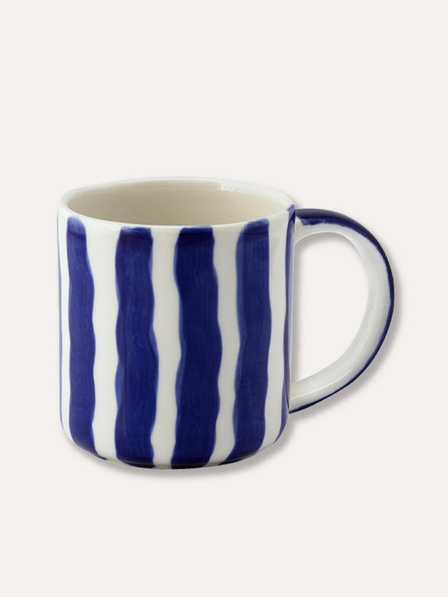 handbemalter Becher mit blauen Streifen - Ankerherz Verlag