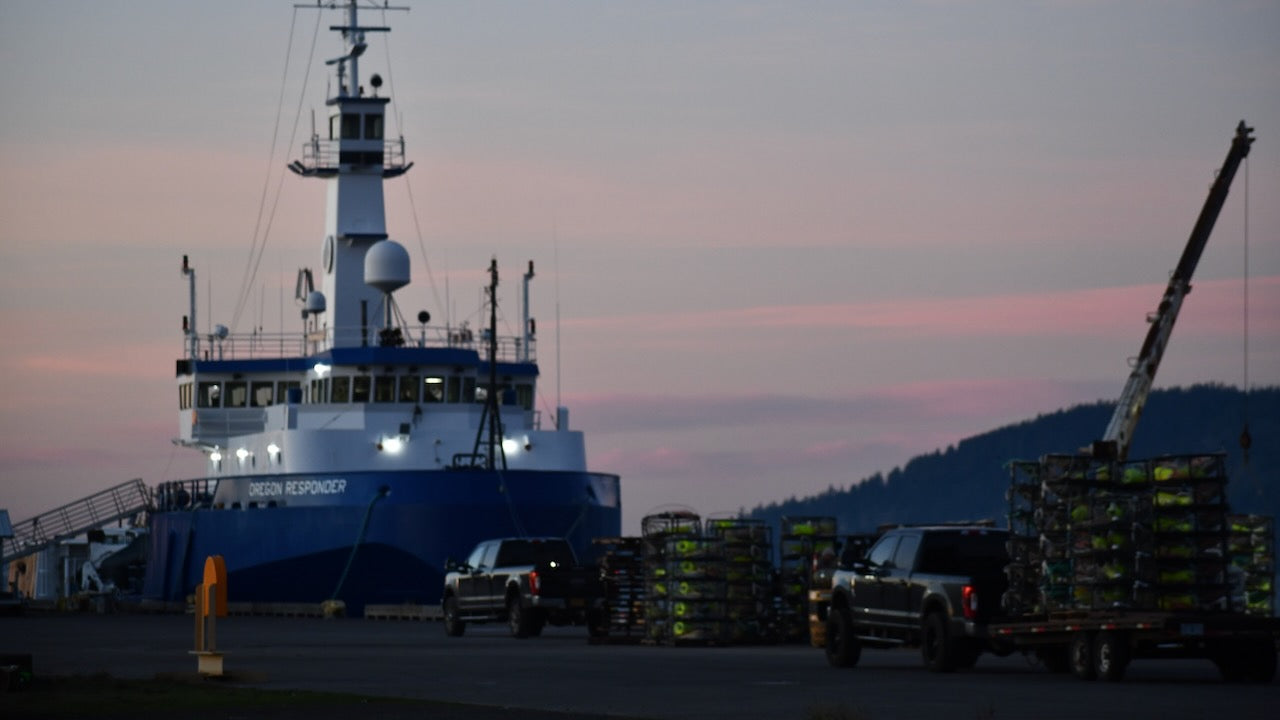Forschungsschiff im Hafen von Oregon