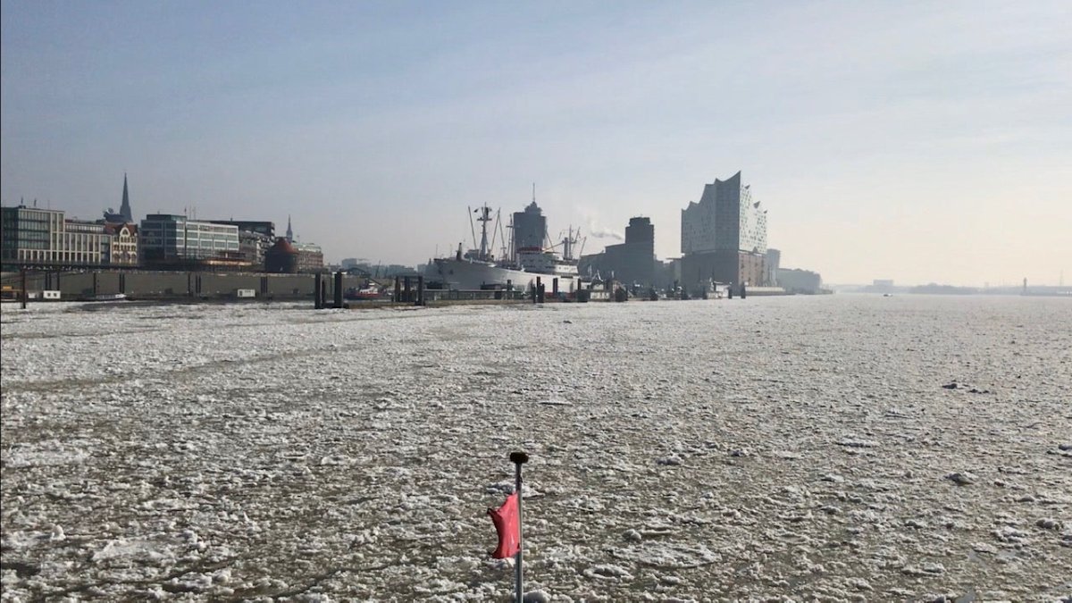 Die Elbe wie ein Whisky Sour: Eisfahrt durch den Hamburger Hafen - Ankerherz Verlag