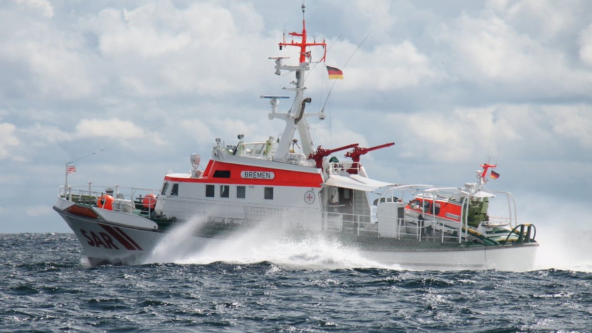Fehmarn: DGzRS und Hubschrauber der Marine retten verletzten Segler - Ankerherz Verlag