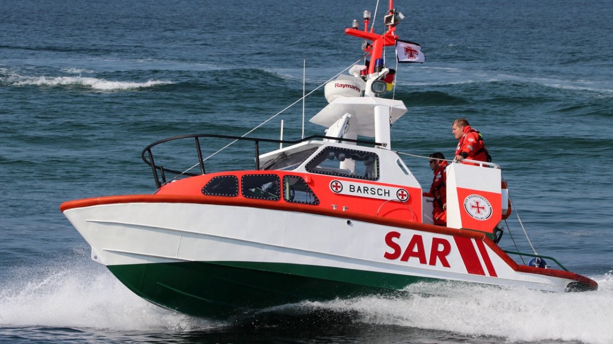Fischland: Seenotretter helfen Seglern im Bodden - Ankerherz Verlag