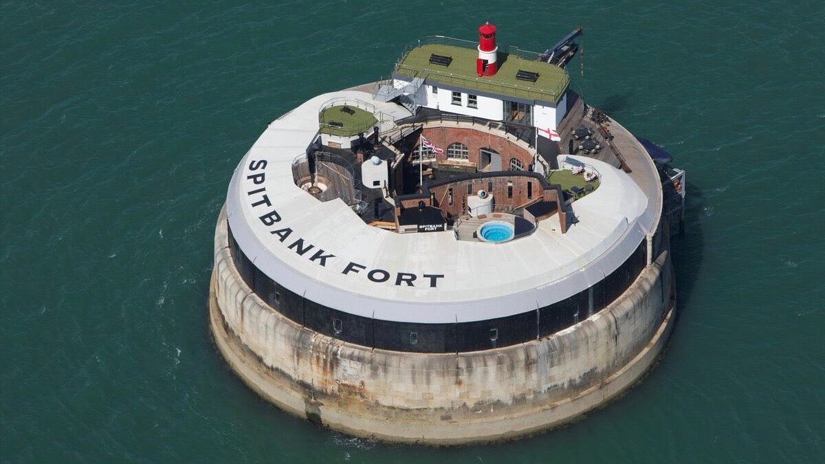 Keine Lust auf Nachbarn? Spitbank Fort steht zum Verkauf - Ankerherz Verlag