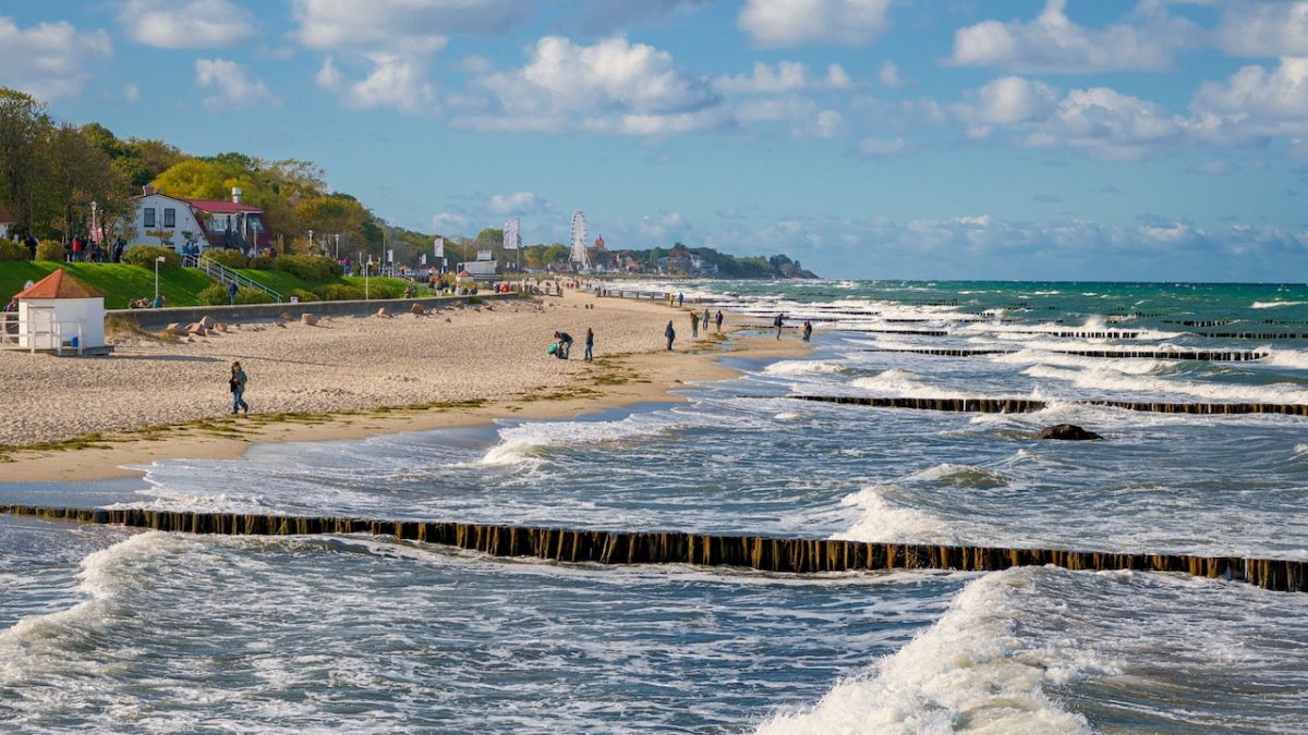 Kühlungsborn: Familie versinkt beim Spaziergang im Strand - Ankerherz Verlag