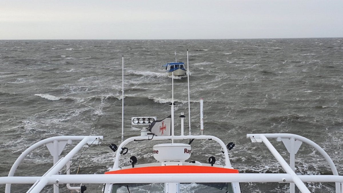 Ruder bricht im Sturm: Seenotretter im Einsatz vor Insel Trischen - Ankerherz Verlag