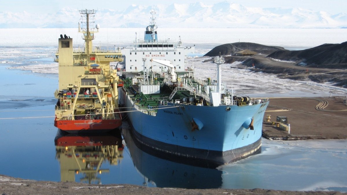 Schiffbrüchiger in der Ägäis von Kapitän eines Tankers gerettet - Ankerherz Verlag