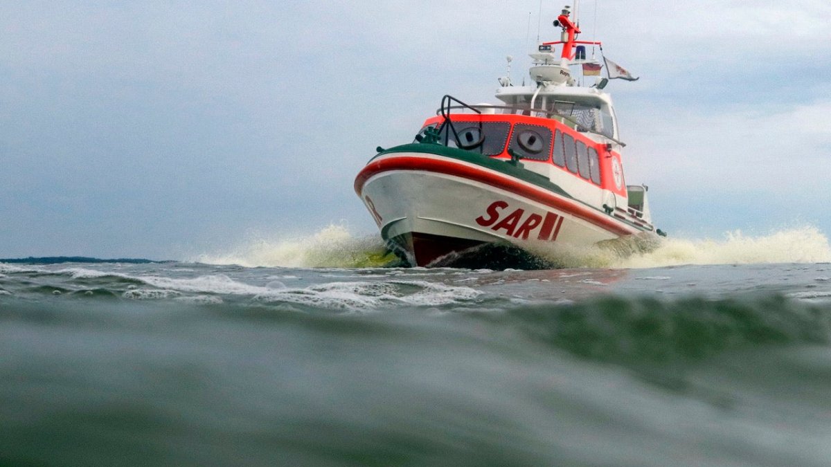 Seenotretter retten Leben einer jungen Frau in Stralsund - Ankerherz Verlag