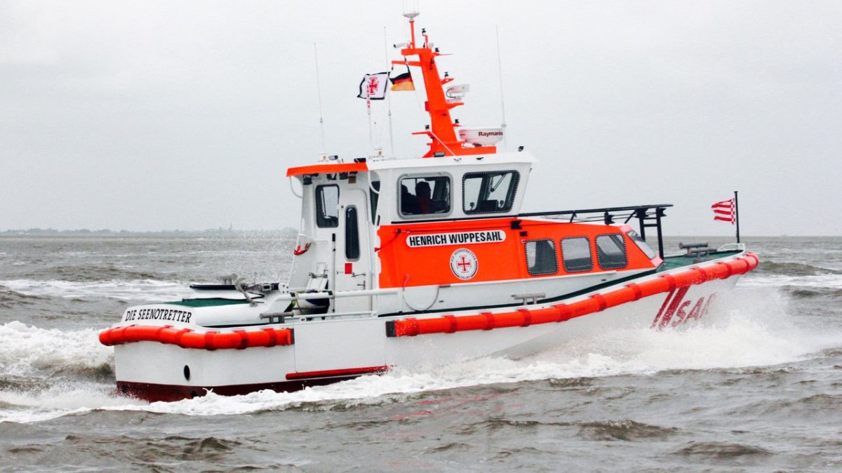 Seenotretter retten zwei Schiffbrüchige in Lübecker Bucht - Ankerherz Verlag