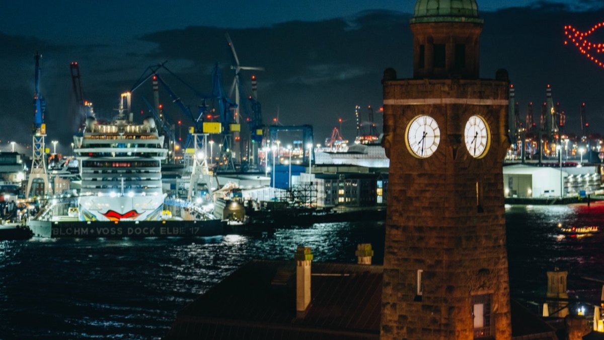 Stade: Retter holen Passagier von fahrendem Kreuzfahrtschiff - Ankerherz Verlag