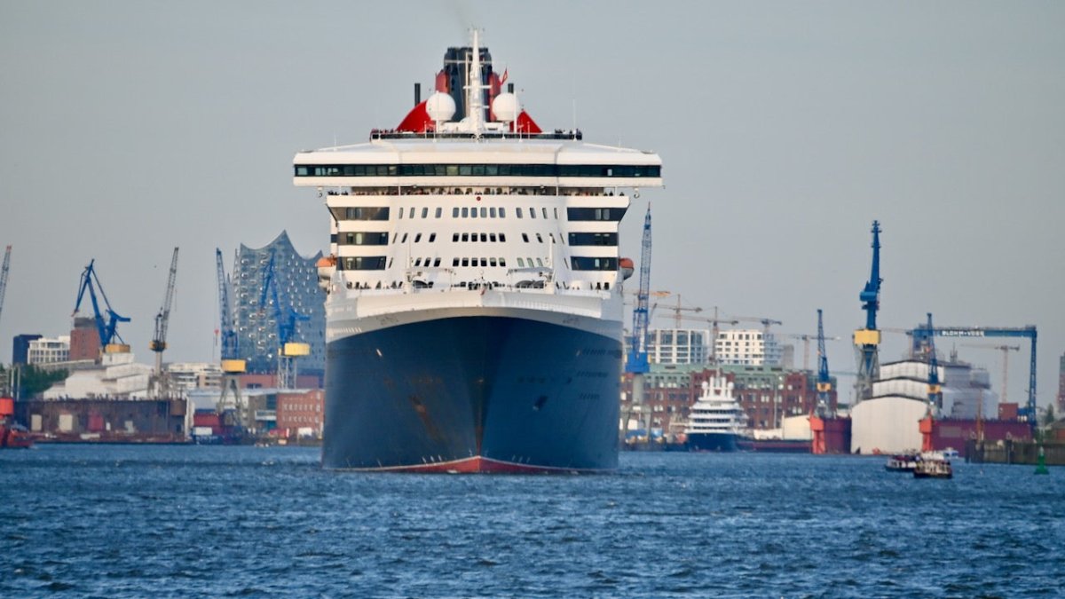 Verspätung wegen Sturm: Queen Mary 2 ist auf dem Weg nach Hamburg - Ankerherz Verlag