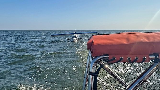 Wasserflugzeug und Piloten in Seenot auf der Ostsee - Ankerherz Verlag