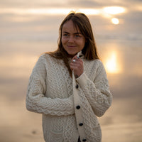 Breaffy Aran Strickjacke für Damen, Oat | ankelinerherz.com