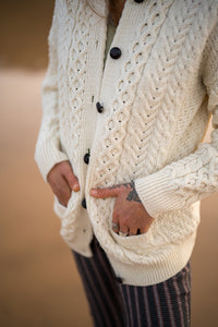 Breaffy Aran Strickjacke für Damen, Oat | ankelinerherz.com