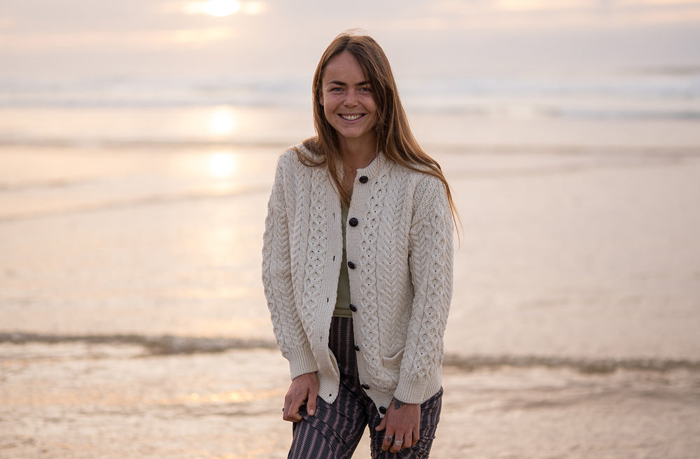 Breaffy Aran Strickjacke für Damen, Oat | ankelinerherz.com