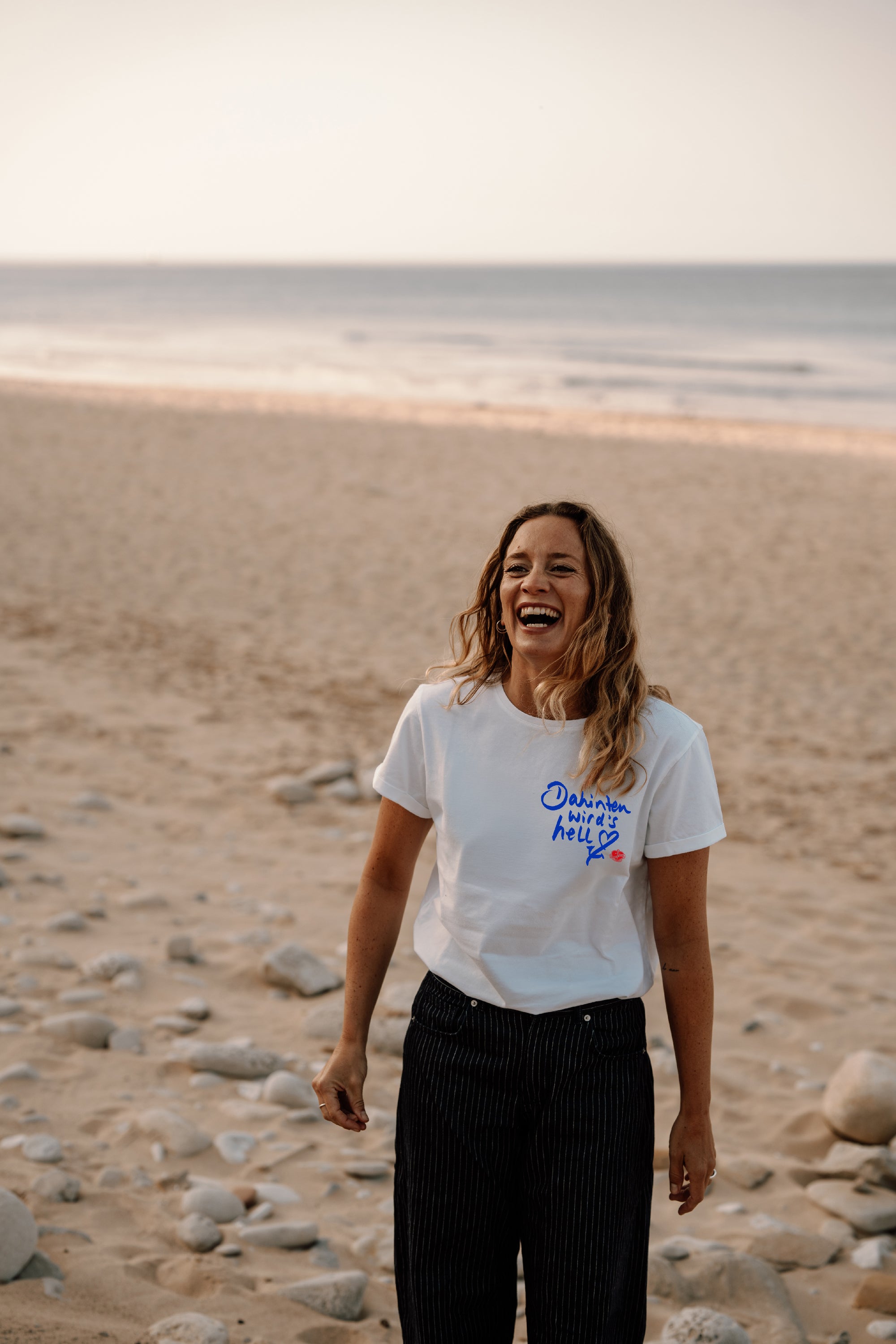 Frauen T-Shirt Dahinten wird's hell | ankelinerherz.com