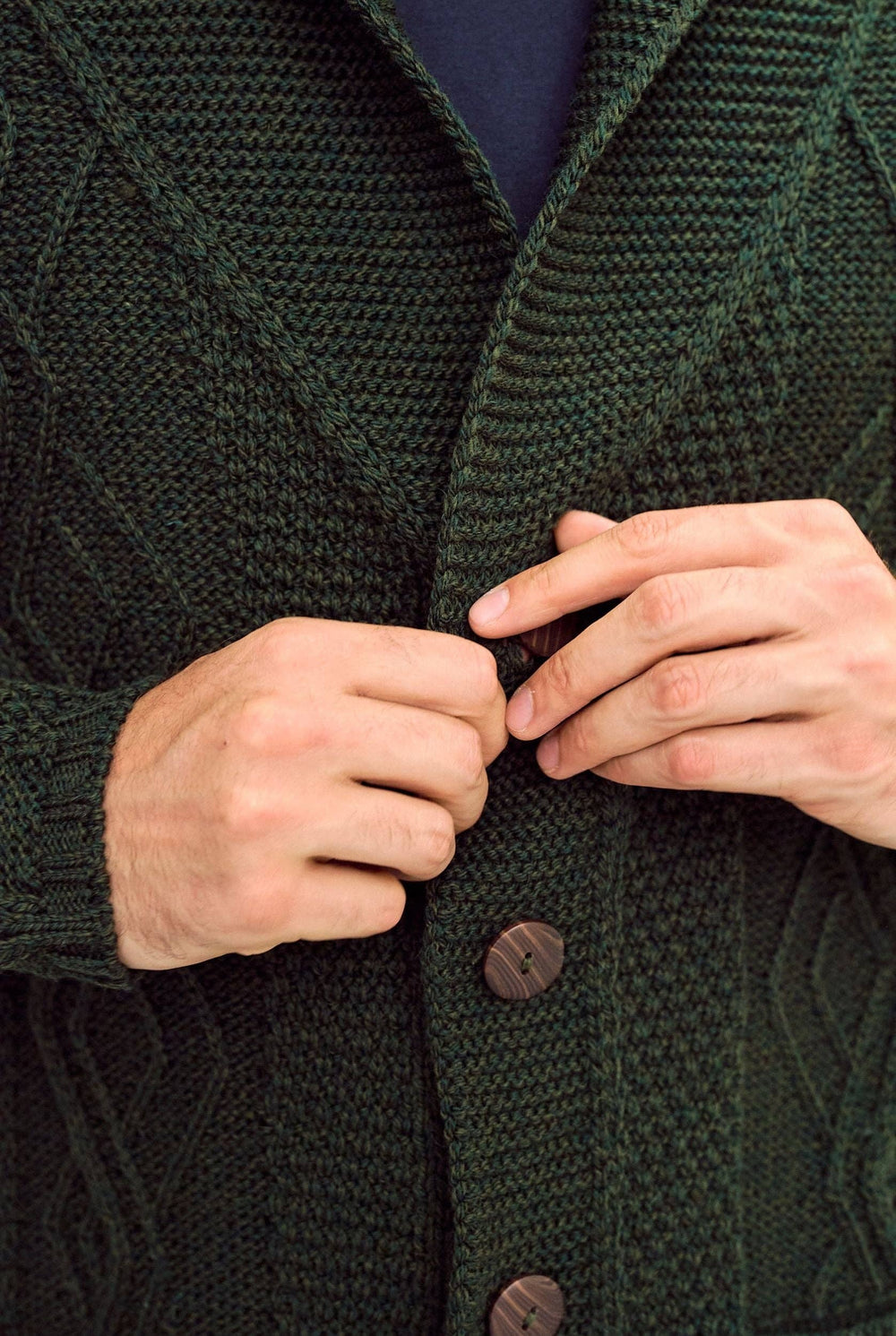 Aran Strickjacke - Waldgrün | ankelinerherz.com