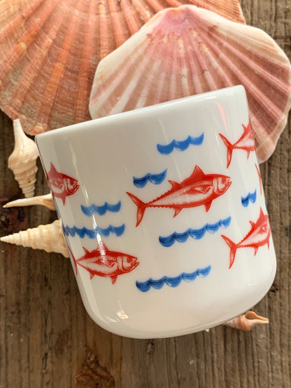Becher Wellen und Fische