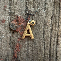 Vergoldete Buchstaben- Charms - Ankerherz Verlag